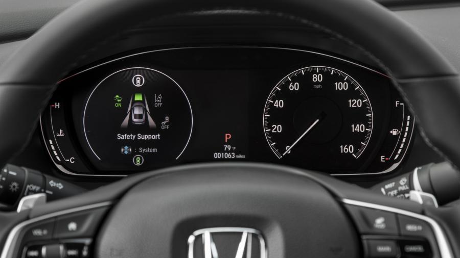 Панель приборов Honda Accord Touring Hybrid 2017 года  (NA) (фото 93 из 170)